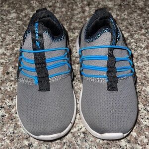 Reebok kids sneakers•size 7